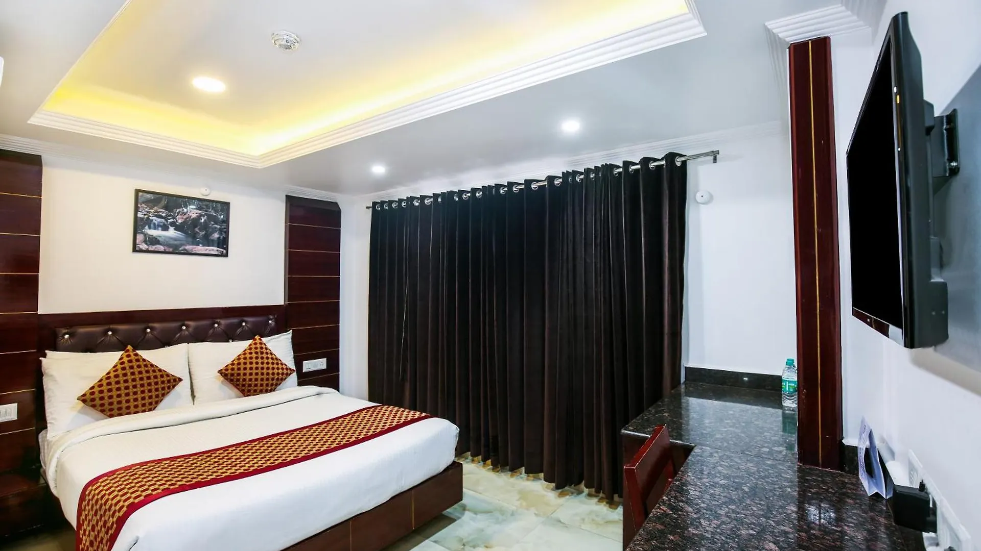 ****  Hotel White Grand Shimla - In City Centre - A Centrally Ac Hotel Hindistan